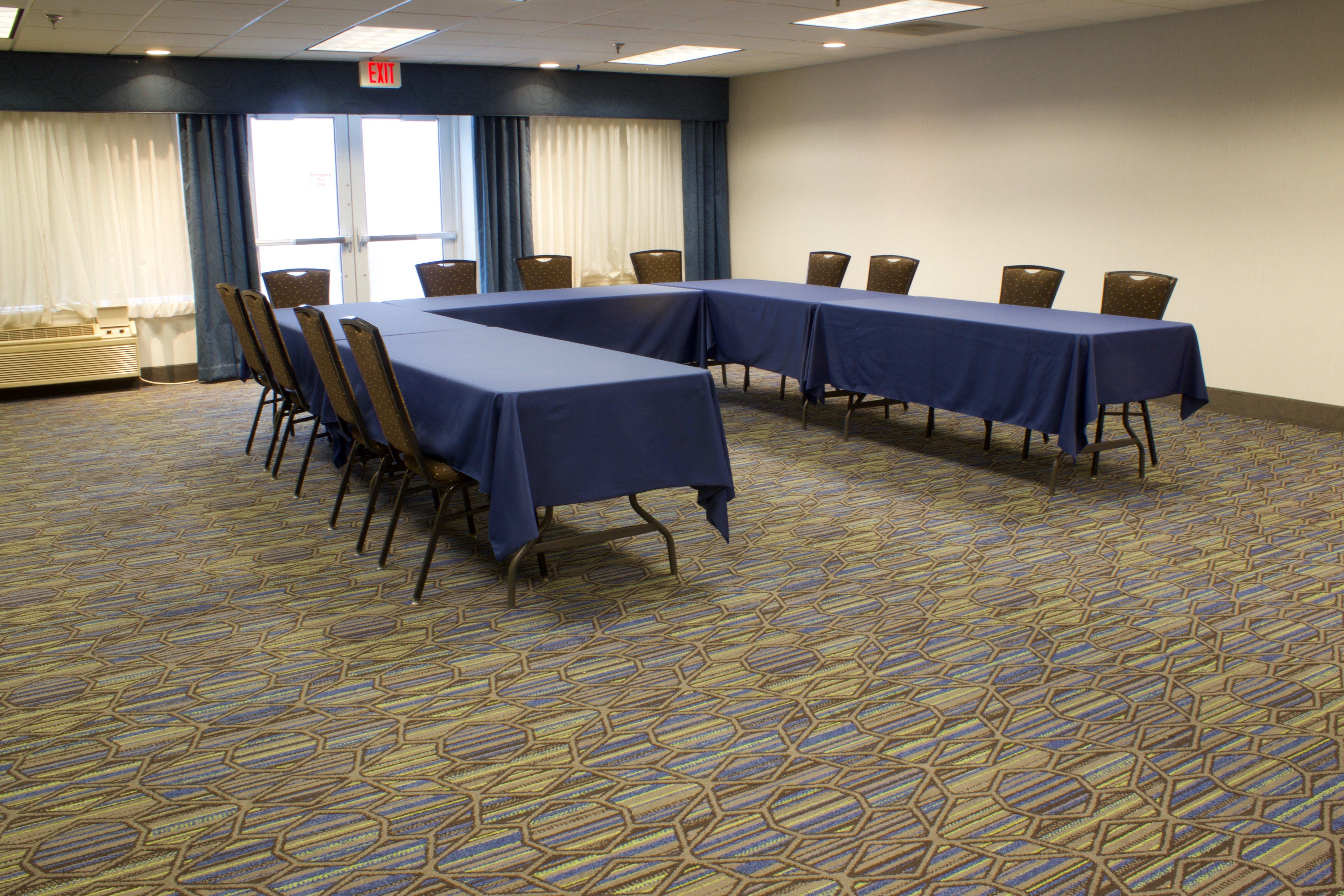 Holiday Inn Express Hotel & Suites-St. Paul By Ihg Vadnais Heights Bagian luar foto