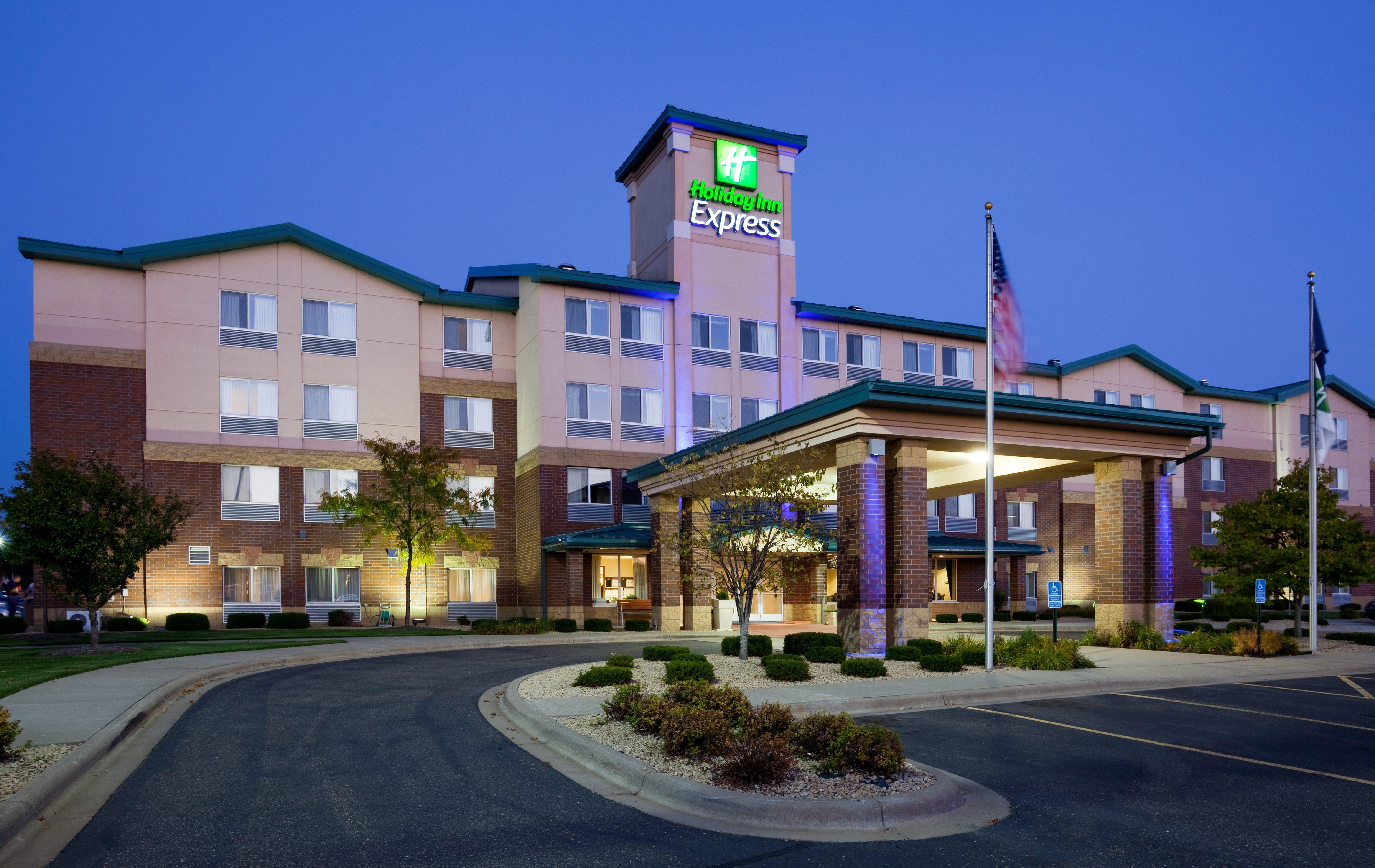 Holiday Inn Express Hotel & Suites-St. Paul By Ihg Vadnais Heights Bagian luar foto