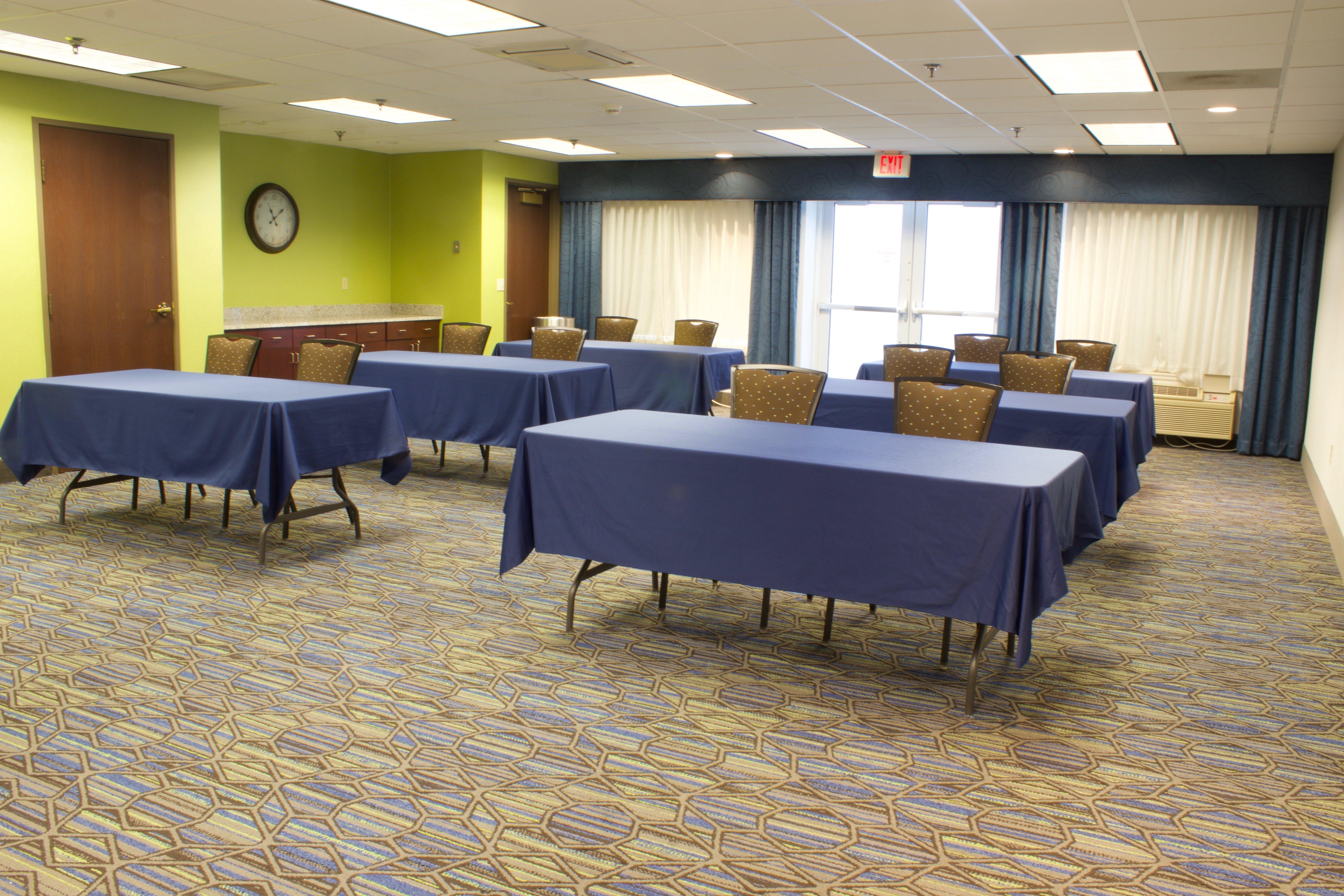 Holiday Inn Express Hotel & Suites-St. Paul By Ihg Vadnais Heights Bagian luar foto