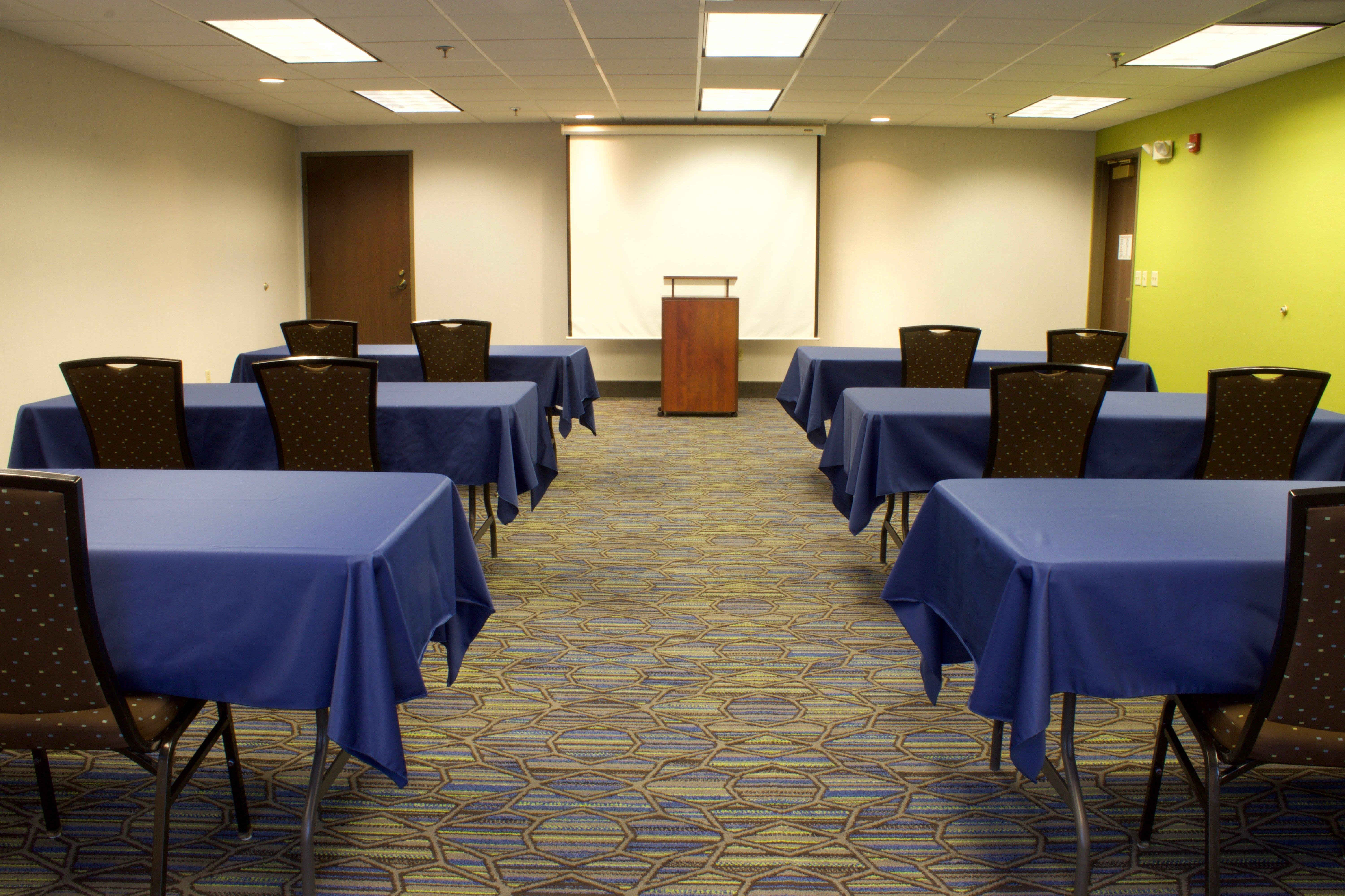 Holiday Inn Express Hotel & Suites-St. Paul By Ihg Vadnais Heights Bagian luar foto
