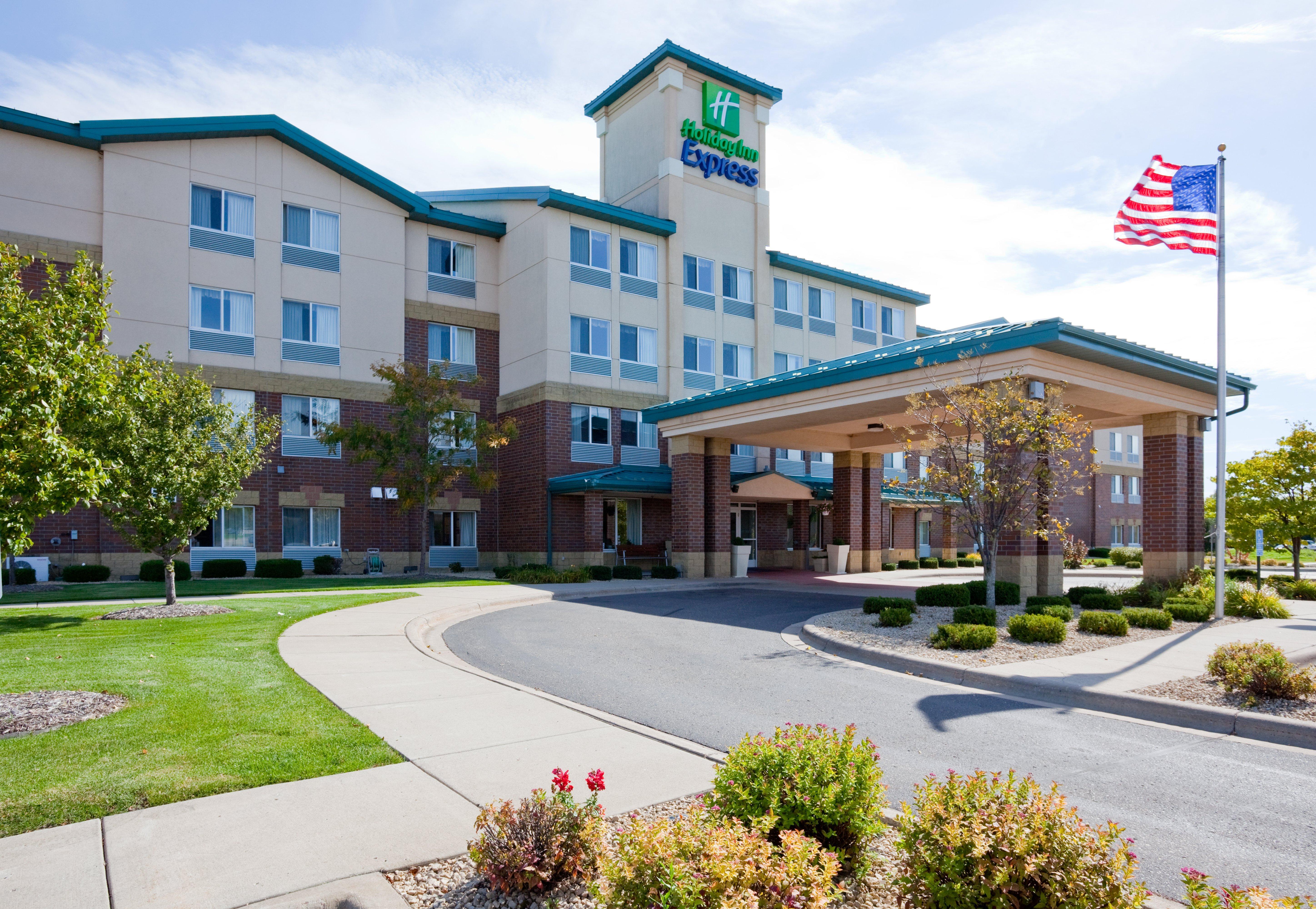 Holiday Inn Express Hotel & Suites-St. Paul By Ihg Vadnais Heights Bagian luar foto