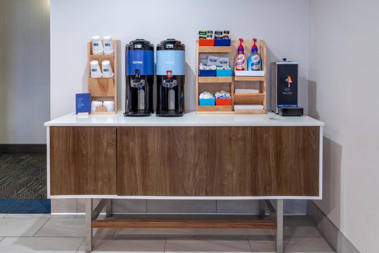 Holiday Inn Express Hotel & Suites-St. Paul By Ihg Vadnais Heights Bagian luar foto