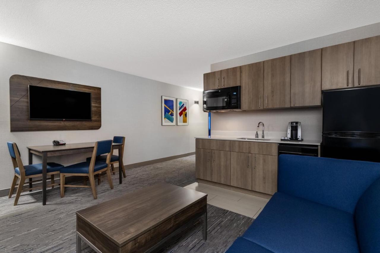 Holiday Inn Express Hotel & Suites-St. Paul By Ihg Vadnais Heights Bagian luar foto