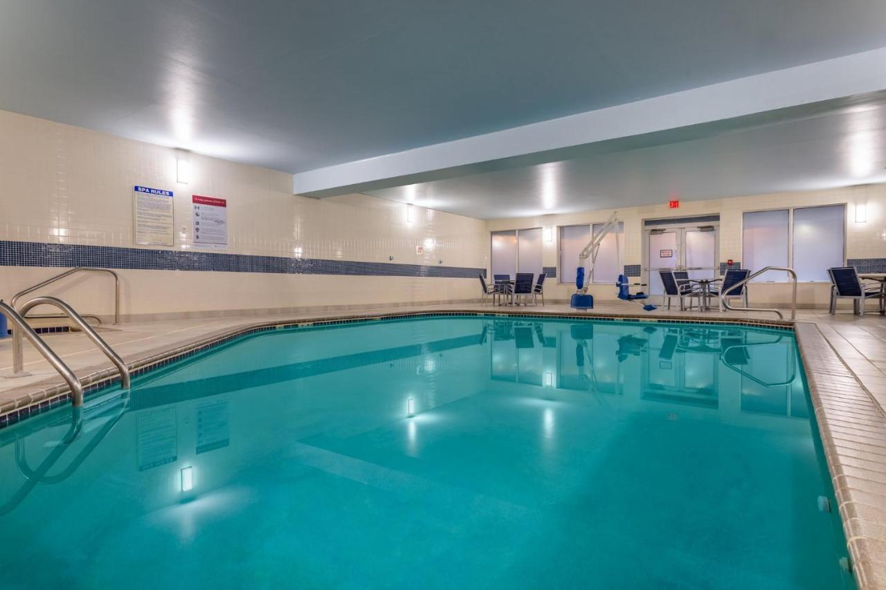 Holiday Inn Express Hotel & Suites-St. Paul By Ihg Vadnais Heights Bagian luar foto