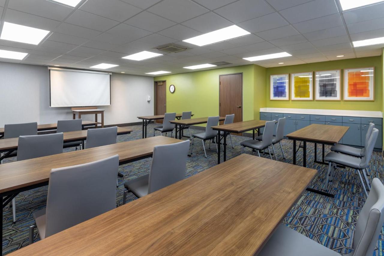 Holiday Inn Express Hotel & Suites-St. Paul By Ihg Vadnais Heights Bagian luar foto