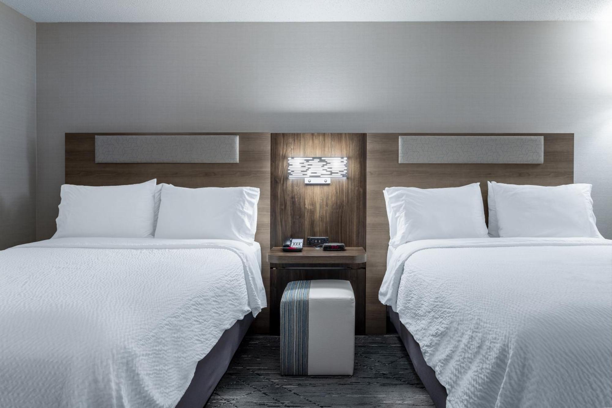 Holiday Inn Express Hotel & Suites-St. Paul By Ihg Vadnais Heights Bagian luar foto